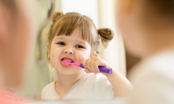 Βούρτσισμα δοντιών πριν ή μετά το πρωινό γεύμα;