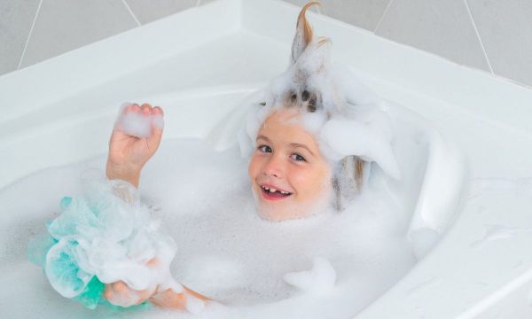 Πόσο συχνά πρέπει να λούζουμε τα μαλλιά των παιδιών μας
