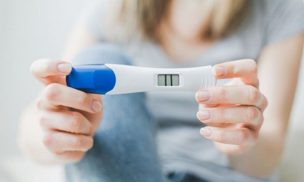 Έξι τροφές που ενισχύουν τη γονιμότητα σύμφωνα με έναν διαιτολόγο