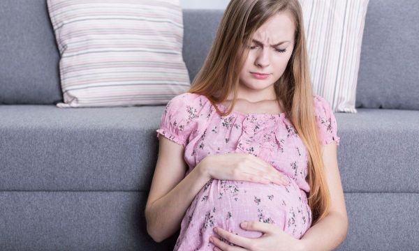 Πόνοι και τραβήγματα στην κοιλιά κατά την εγκυμοσύνη: Πού οφείλονται;