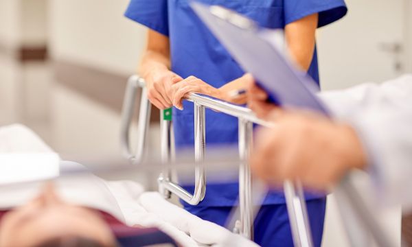 Αυτές είναι οι ώρες αναμονής στα Επείγοντα ανά νοσοκομείο - Τα στοιχεία από το «βραχιολάκι»
