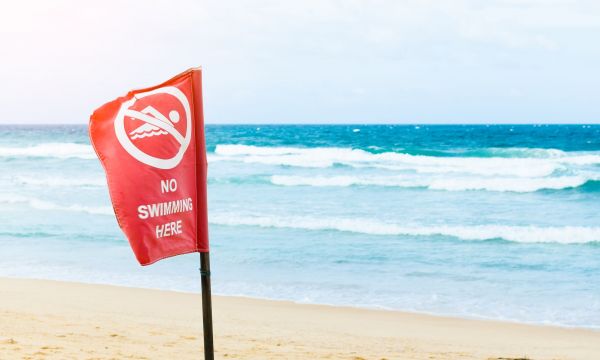 Απαγόρευση κολύμβησης σε 13 σημεία της Αττικής - Η απόφαση του υπουργείου Υγείας