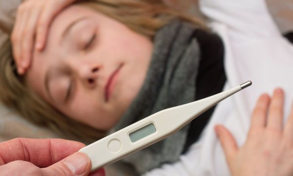 Μηνιγγοκοκκαιμία: Ξεκινάει σαν απλή γρίπη - Ζήτημα ζωής και θανάτου η έγκαιρη αντιμετώπιση