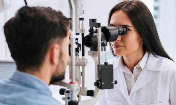 Τα μάτια μπορούν να «προδώσουν» το Αλτσχάιμερ δεκαετίες πριν εμφανιστούν τα συμπτώματα