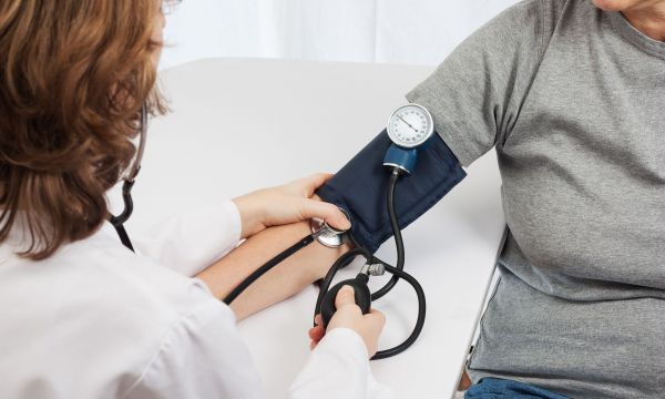 Ανθεκτική υπέρταση: Τι είναι και πώς λειτουργεί νέο πειραματικό φάρμακο που τη μειώνει