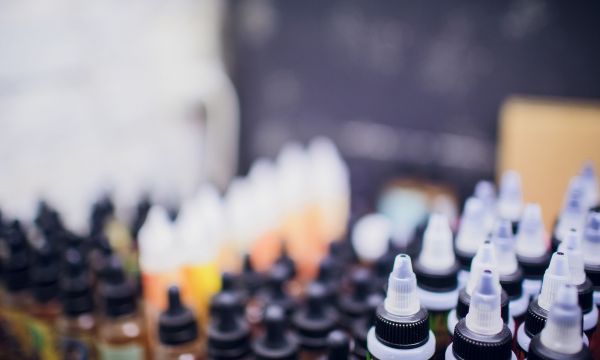 Έρευνα MRB:  Ανησυχία για την έκταση της χρήσης προϊόντων καπνού και νικοτίνης από ανηλίκους