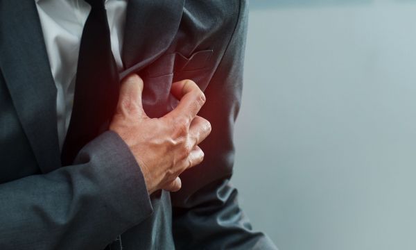 Τι είναι το «κρυφό λίπος» και γιατί προκαλεί καρδιακή ανεπάρκεια ακόμη και χωρίς παχυσαρκία