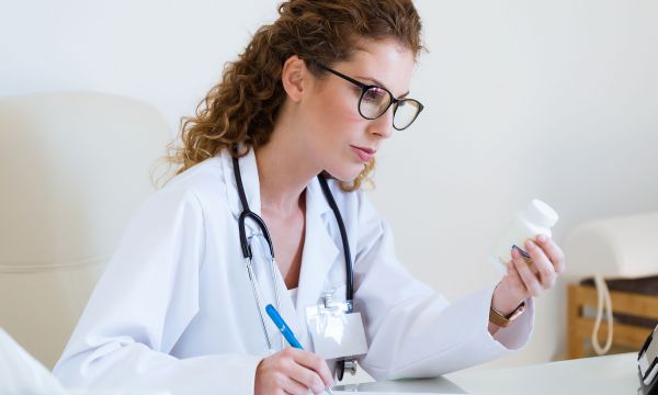 Βιοτίνη (Βιταμίνη Β7): Πότε είναι καλύτερο να λαμβάνεται και ποια η σημασία της για την υγεία
