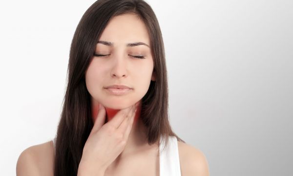 Πότε ο πονόλαιμος είναι σύμπτωμα υπερθυρεοειδισμού