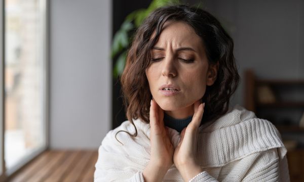 Λεμφικό μασάζ: Τι είναι, πώς λειτουργεί και πώς να το δοκιμάσετε στο σπίτι