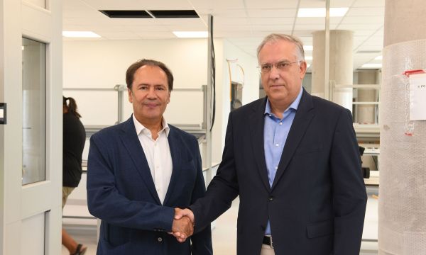 Επίσκεψη Θεοδωρικάκου στην ELPEN - Επιστρέφουν στα κρατικά ταμεία προκαταβολές επενδύσεων