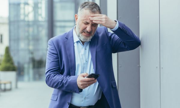 Εγκεφαλικό: Γιατί δεν πρέπει ποτέ να πάτε μόνοι σας στο νοσοκομείο, ακόμη κι αν αργεί το ασθενοφόρο