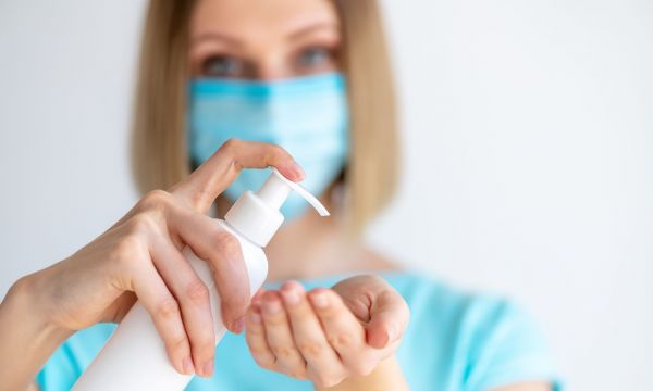 Τι είναι ο μύκητας Candidozyma auris που εξαπλώνεται στα ελληνικά νοσοκομεία