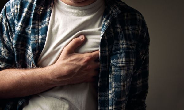 4 «ύπουλα» σημάδια ότι η καρδιά σας κινδυνεύει – Το 3ο το αγνοούν όλοι