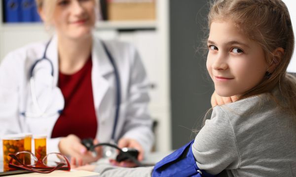 Η πίεση σε ηλικία 7 ετών συνδέεται με πρόωρο θάνατο από καρδιά στην ενήλικη ζωή