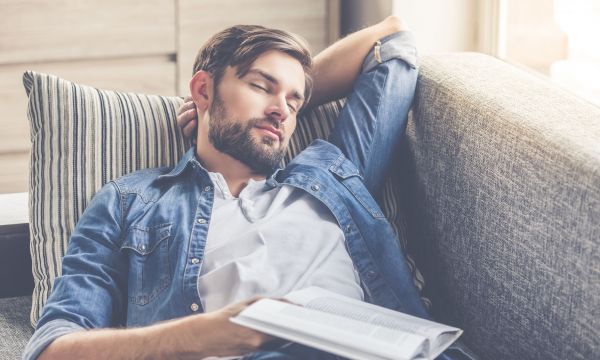 Πώς ο ύπνος επηρεάζει την πνευματική απόδοση και τη συναισθηματική ευεξία