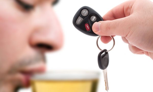 Πόσο γρήγορα φεύγει το αλκοόλ από το αίμα - Τι επηρεάζει τον ρυθμό