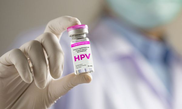 Εξάλειψη του καρκίνου του τραχήλου «υπόσχεται» το εμβόλιο κατά του HPV μέσω της συλλογικής ανοσίας