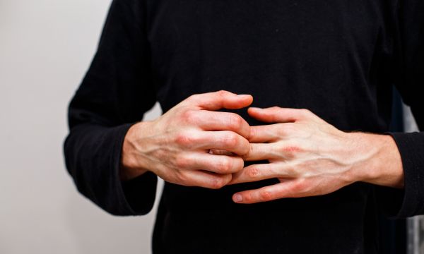 Εξάνθημα Χασιμότο: Πώς μοιάζει το σημάδι θυρεοειδίτιδας στο δέρμα