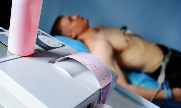 Σοβαρή διαταραχή καρδιακού ρυθμού αντιμετωπίζεται με ακτινοθεραπεία – Τι έδειξε έρευνα