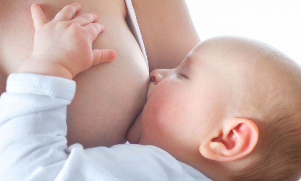 Πόσο πρέπει να θηλάζει ένα μωρό για να είναι προστατευμένο από χρόνια φλεγμονή και λοιμώξεις