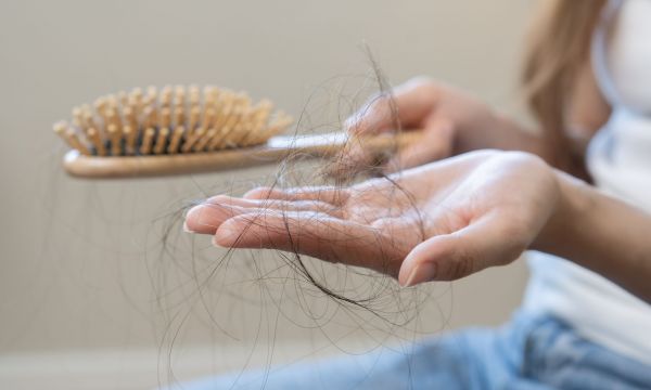 Το υποκατάστατο της ζάχαρης που καταπολεμά την τριχόπτωση