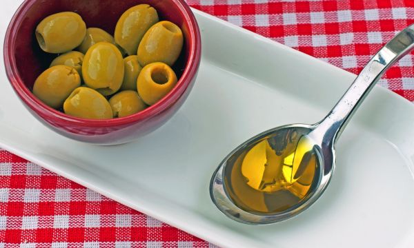 Ωμέγα-9 λιπαρά οξέα: Οφέλη, πηγές και γιατί τα χρειάζεται το σώμα σας
