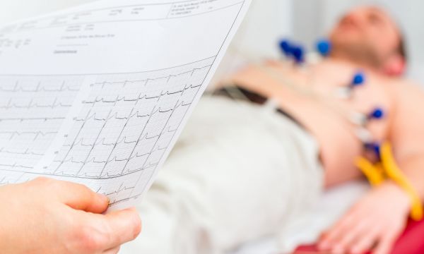 Με κολπική μαρμαρυγή 1 στους 2 ασθενείς μετά από καρδιακό bypass – Τι πρέπει να ξέρετε