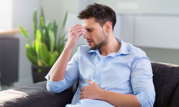 Πότε ο πονοκέφαλος οφείλεται σε δυσκοιλιότητα – Τι συμβαίνει