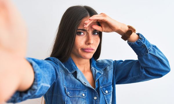 Δέκα σημάδια ότι το στρες επηρεάζει αθόρυβα το σώμα σας