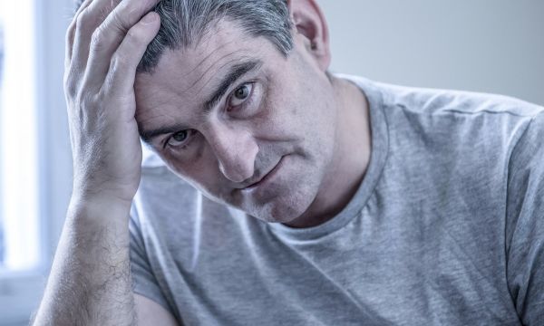 Οι γκρίζες τρίχες συνδέονται με τον καρκίνο – Τι έδειξε ιαπωνική έρευνα