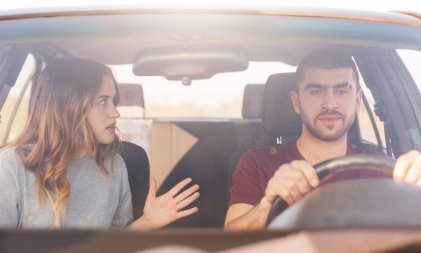 Dry begging: Τι είναι τα «στεγνά παρακάλια» και γιατί είναι κακό σημάδι στη σχέση;