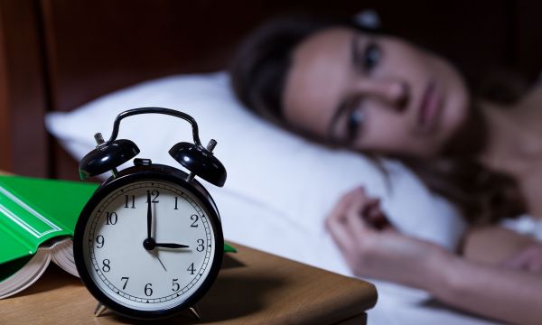 Γιατί ξυπνάτε στην μέση της νύχτας και δεν μπορείτε να ξανακοιμηθείτε