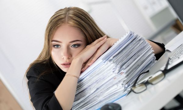 8 σημάδια ότι η εργασία σας είναι τοξική για την ψυχική σας υγεία