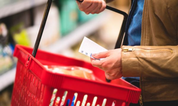 Πώς επηρεάζει η ακρίβεια τη διατροφή των Ελλήνων - Τι προτείνει διατροφολόγος