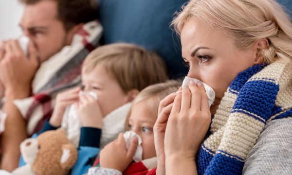 Κάντε αυτά στο σπίτι για να μειώσετε την μετάδοση κρυολογήματος και γρίπης