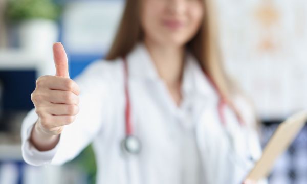 Καρκίνος παχέος εντέρου: Μείωση κινδύνου κατά 20-30% με αυτήν την καθημερινή συνήθεια