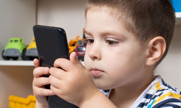 Πώς θα καταλάβετε ότι το παιδί δεν βλέπει καλά - Πότε συνταγογραφούνται γυαλιά