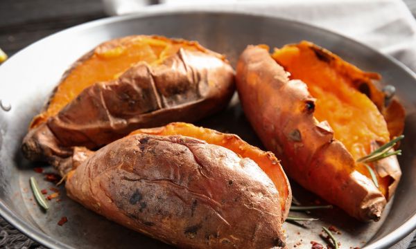 Οι 5 πιο υγιεινοί τρόποι για να τρώτε γλυκοπατάτες, σύμφωνα με διατροφολόγους