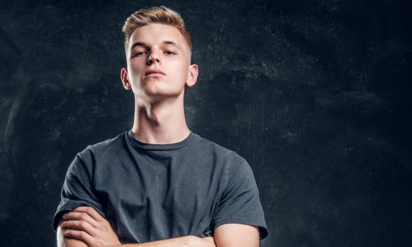 Οι νεότεροι ενήλικες εμφανίζουν υψηλότερα επίπεδα μακιαβελισμού και ψυχοπάθειας - Έρευνα