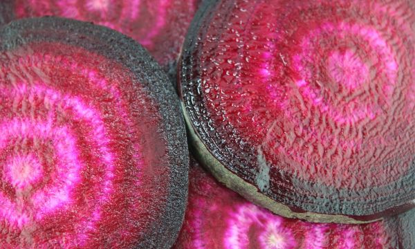 Οι 6 πιθανές παρενέργειες αν φάτε ωμά παντζάρια