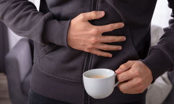 Τι κάνει ο πρωινός καφές στην πέψη και το φούσκωμα