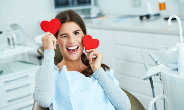 Ποια επέμβαση στα δόντια μπορεί να βελτιώσει σάκχαρο, χοληστερόλη και καρδιακή υγεία