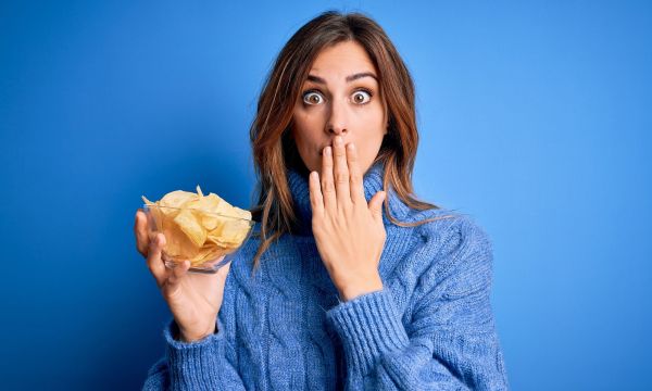 Τα υπερεπεξεργασμένα τρόφιμα συνδέονται με 12 χρόνιες παθήσεις