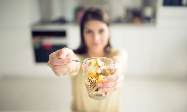 8 τροφές που καταπολεμούν τη φλεγμονή καλύτερα και από το τζίντζερ