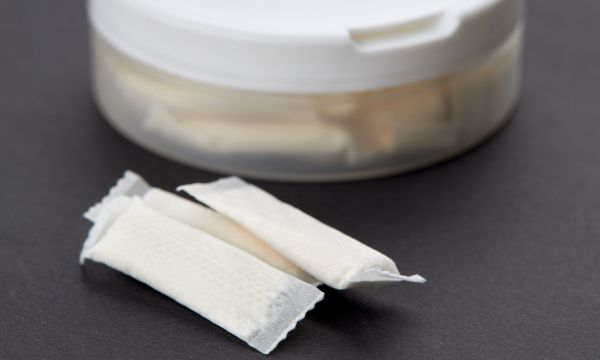 Σακουλάκια νικοτίνης: Ένα σημαντικό εργαλείο μείωσης της βλάβης και πώς δεν θα βρεθεί σε λάθος χέρια