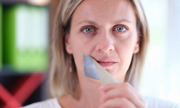 Διεθνής Ημέρα για την Εξάλειψη της Ενδοοικογενειακής Βίας: Πώς θα σπάσουμε τον κύκλο της σιωπής