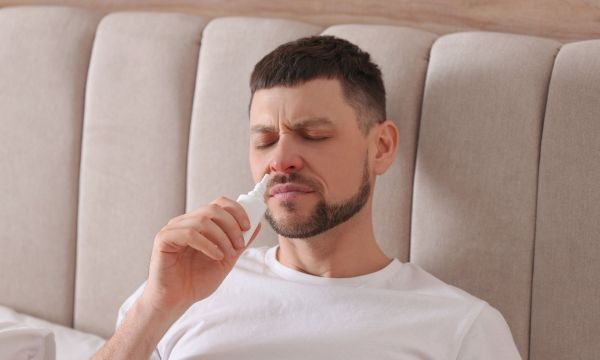 Γιατί η μύτη σας γίνεται πιο βουλωμένη τη νύχτα