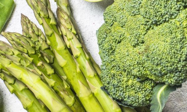 Μπρόκολο ή σπαράγγια; Ποιο είναι πιο θρεπτικό για τις καθημερινές σας ανάγκες