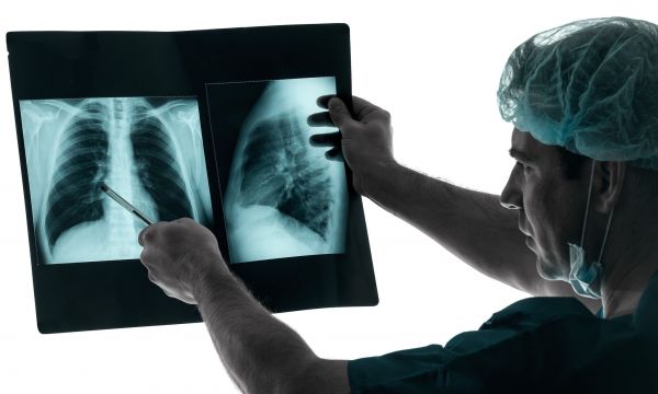 Πότε το κρυολόγημα είναι το πρώτο στάδιο κάτι πιο σοβαρού: 10 σημάδια συναγερμού